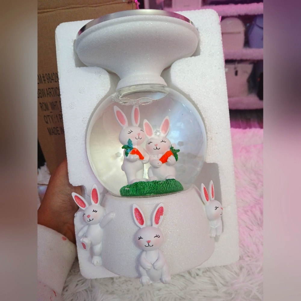 Bath and body works 3 wick water globe Bunny candle holder